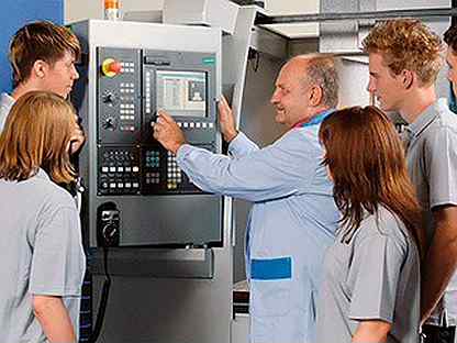 Оператор чпу. Что делает оператор станков с чпу. Рабочее место оператора чпу. Что делает оператор станков с чпу. Оператор-наладчик станков с чпу.