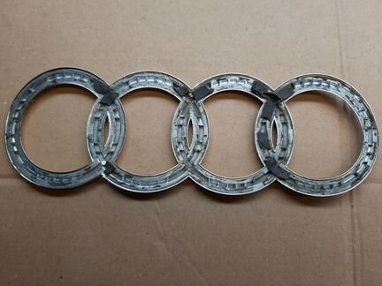 Эмблема крышки багажника Audi