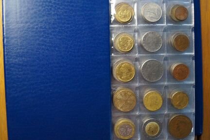 Набор из 75 монет в альбоме