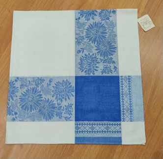 Новая полульняная скатерть СССР (140*140)