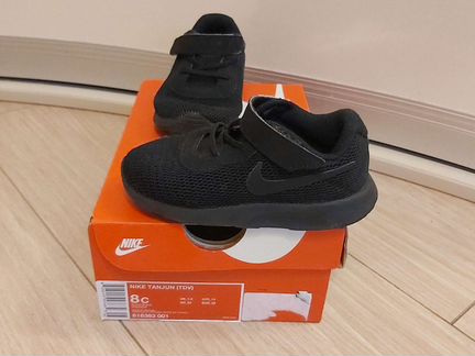 Детские кроссовки Nike. размер US 8c