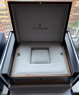 Большая оригинальная коробка Corum