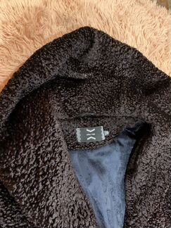 Шубка под буклированный каракуль с капюшоном