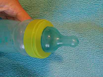 Бутылочки авито. Бутылка с носиком пластиковая. Бутылочка для воды с носиком. Жидкая карамель в бутылочке. Бутылка пластиковая Святой источник.
