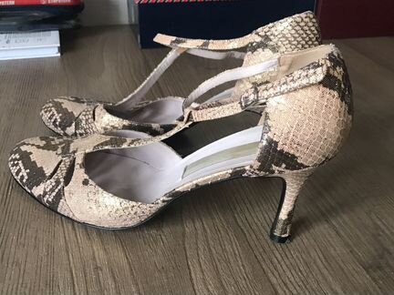Босоножки Bongenie Crieder 39 p