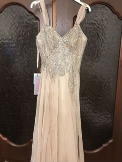 Платье jovani украшенно кристалами. Размер 4 Амери