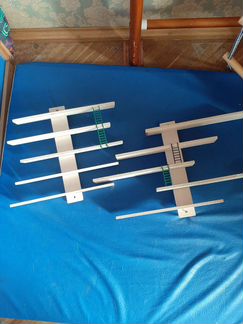 Полка настенная лустигт (икеа). для машинок и игру