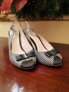 Босоножки на танкетке