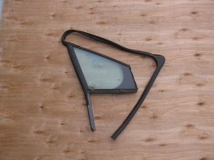 Форточка двери Peugeot 308