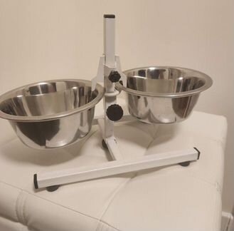 Подставка для кормления животных с 2 мисками 0,75л