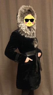 Шуба мутоновая с воротником из чернобурки. Размер