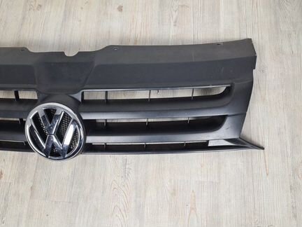 Решетка радиатора со значком передняя Vw