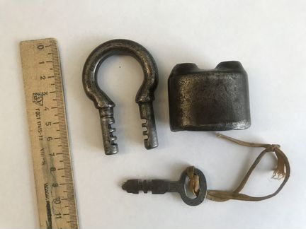 Антикварный замок