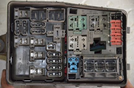 Блок предохранителей Форд Мондео 1 93BG-14411