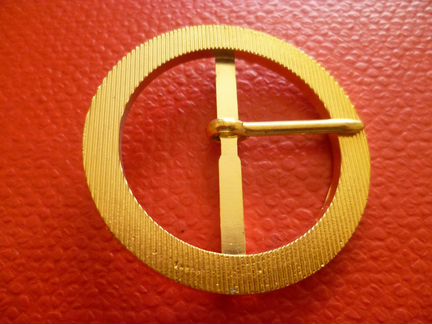 Пряжка для одежды позолоченная круглая
