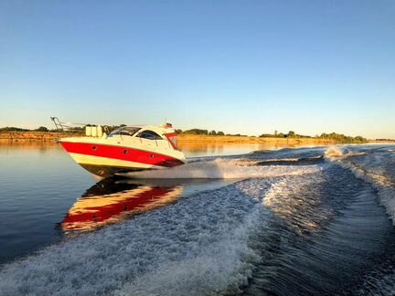 Моторная яхта Beneteau Monte Carlo 32