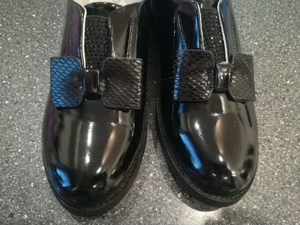 Туфли новые, школьные, для девочек - 34 р