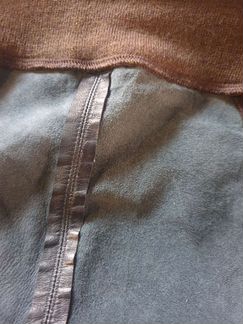 Свитер с кожаной вставкой