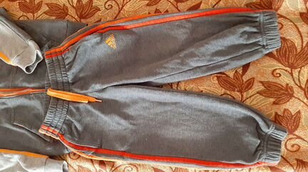 Костюм спортивный Adidas на 3-4 года