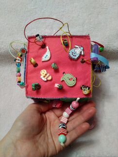 Развивающий кубик из фетра