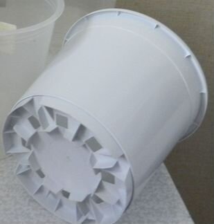 Горшки цветочные пластик зелёные, белый