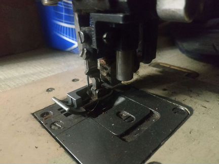 Швейная машина Pfaff 487 с обрезкой края