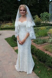 Свадебное платье, фата и пеньюар