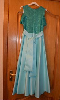 Нарядное платье для девочки размер 134-140