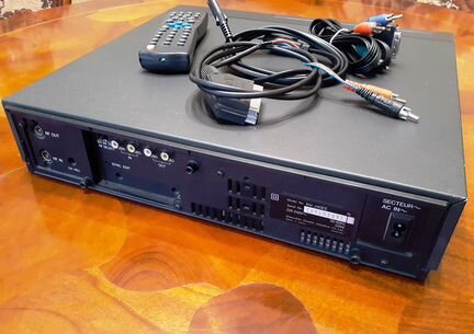 Видеомагнитофон Panasonic NV-J45 HQ