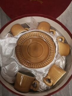 Чашки и блюдца, сервиз