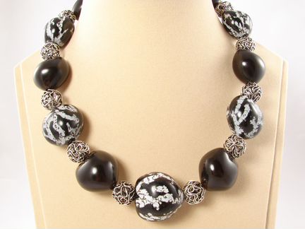 Бусы Магия черного