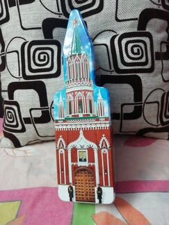 Жестяная коробка от новогоднего подарка