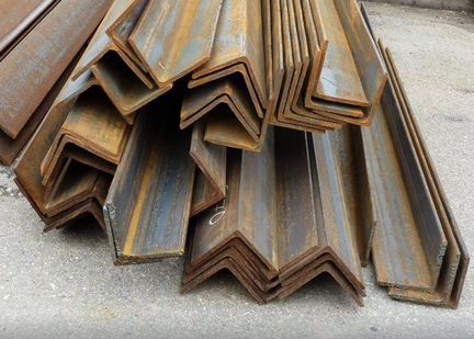 Уголок № 32х32х4