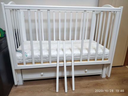 Детская кровать с матрасом